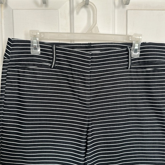 Loft grey and white pant size 10 - Picture 3 of 4